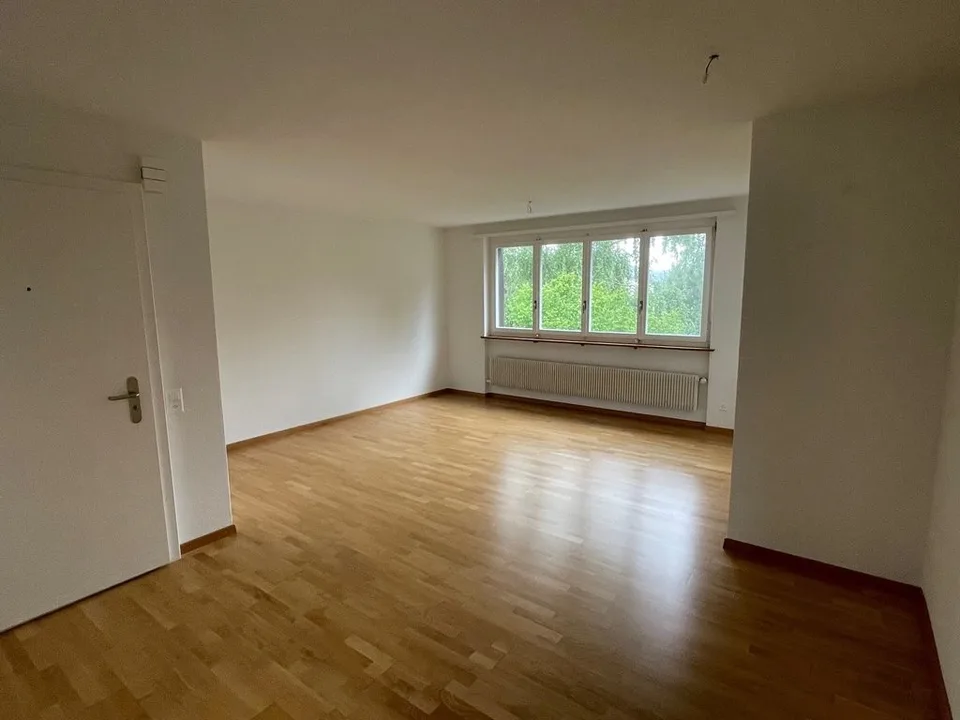 Appartement spacieux 2.5 pièces en mansarde – photo 2 sur 7