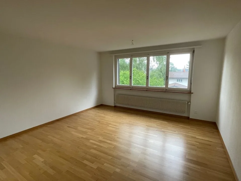 Appartement spacieux 2.5 pièces en mansarde – photo 3 sur 7
