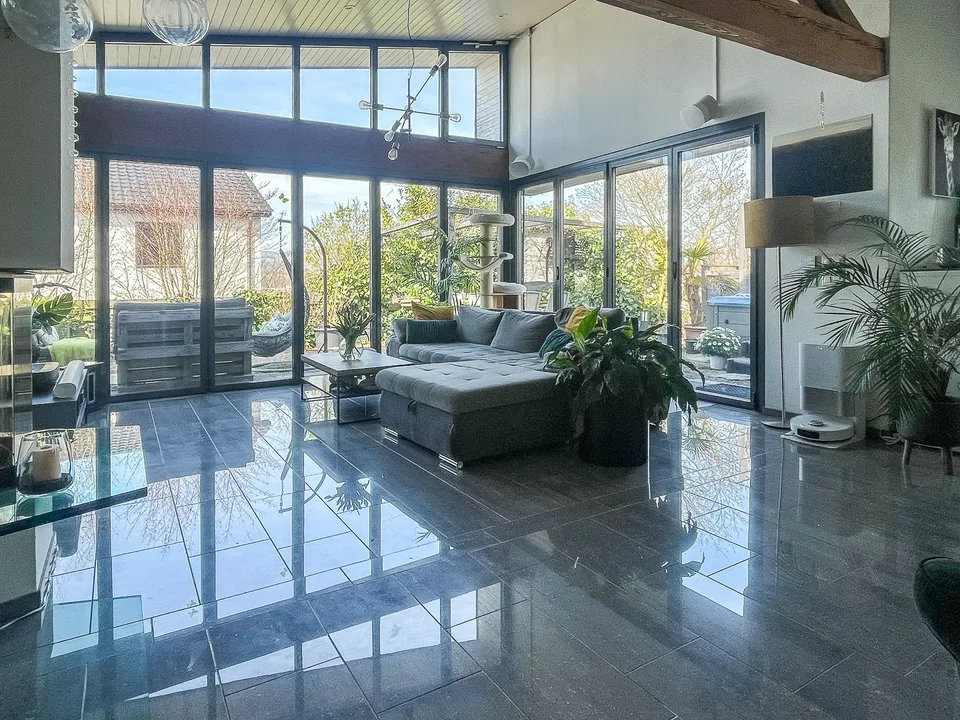 Maison individuelle avec entrée séparée au niveau du jardin (idéal pour cabinet, bureau, etc.) et salle de loisirs – photo 7 sur 15