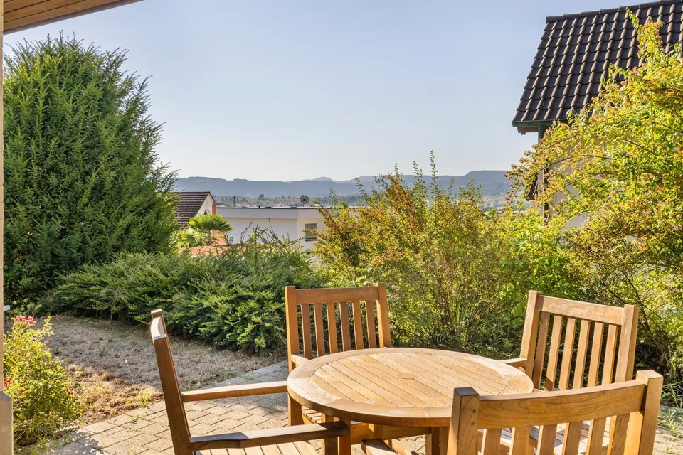 Freistehendes Einfamilienhaus mit viel Privatsphäre, grosszügigem G... – Foto 2 von 13