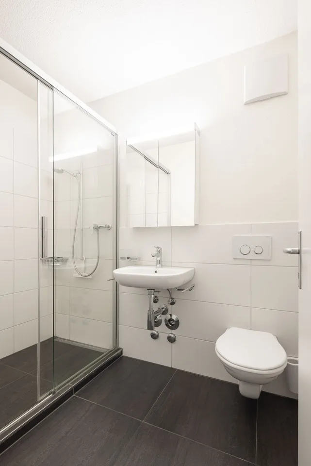 Heimelige 3.5 Z.-Wohnung mit Wintergarten-Balkon – Foto 5 von 8