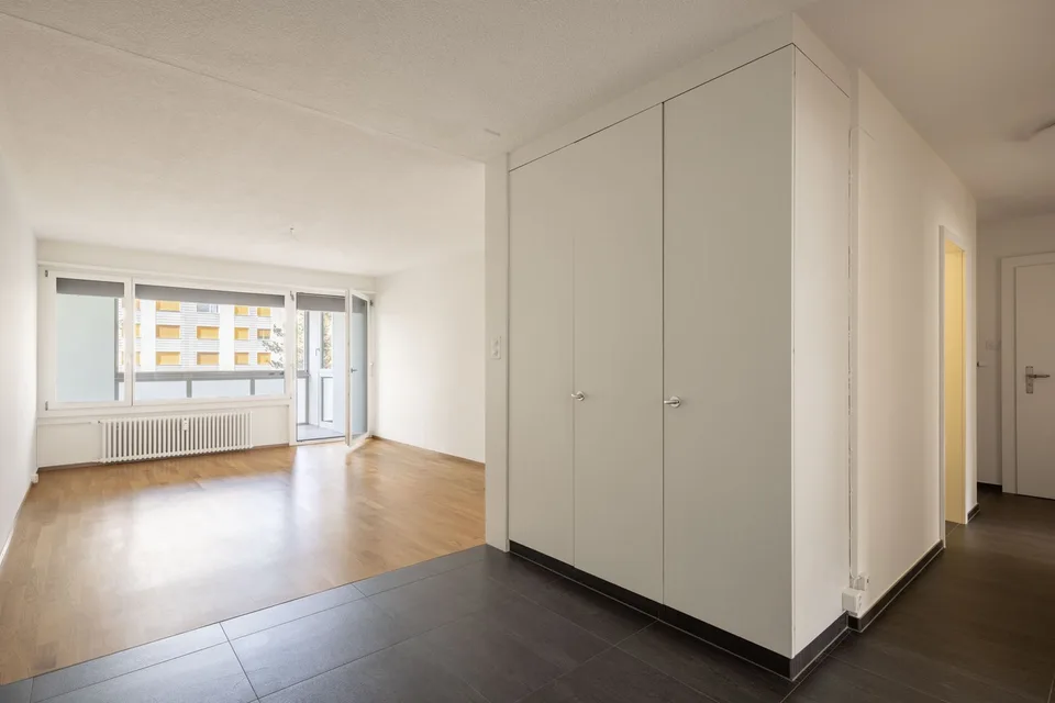 Heimelige 3.5 Z.-Wohnung mit Wintergarten-Balkon – Foto 3 von 8