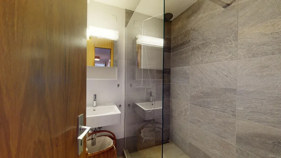 Zuhause im Herzen von St. Moritz - 4,5-Zimmer-Wohnung mit Panoramabalkon – Foto 10 von 15