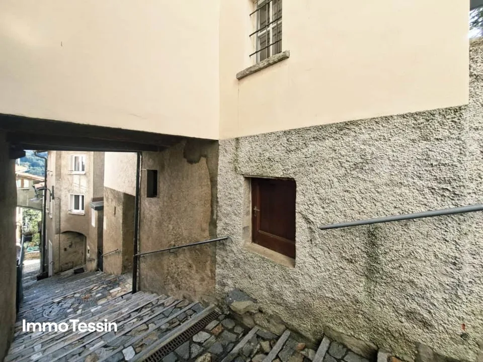 Maison rénovée avec amour au cœur du Nucleo de Bidogno avec son propre jardin à un prix imbattable – photo 4 sur 13