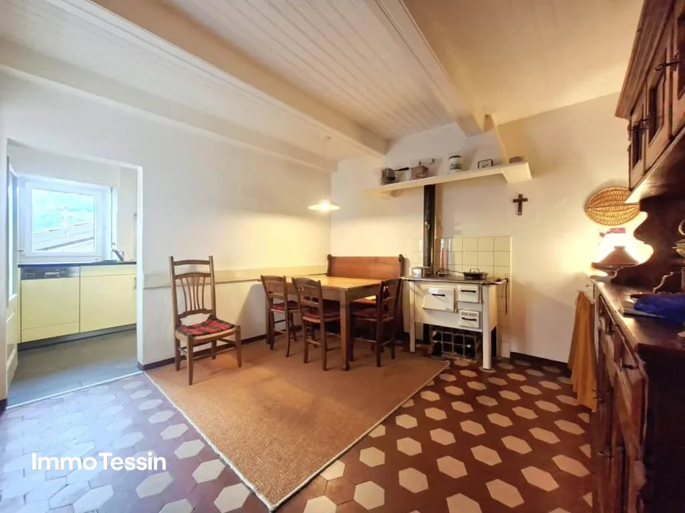 Maison rénovée avec amour au cœur du Nucleo de Bidogno avec son propre jardin à un prix imbattable – photo 7 sur 13