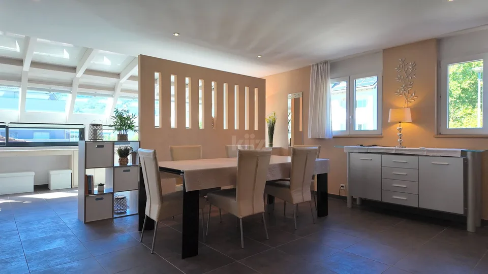 Schönes Doppelhaus mit Terrasse, Garten und Wintergarten – Foto 3 von 13