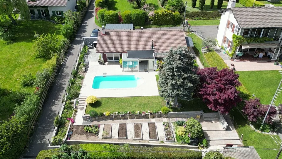 Individual villa with pool – photo 2 of 9