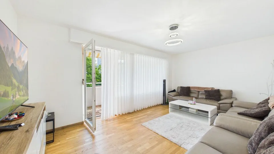 In diritto di costruzione: appartamento 3,5 locali con balcone soleggiato a Dietikon – foto 2 di 10