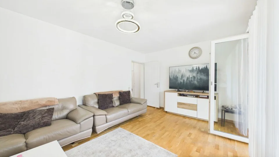 In diritto di costruzione: appartamento 3,5 locali con balcone soleggiato a Dietikon – foto 3 di 10