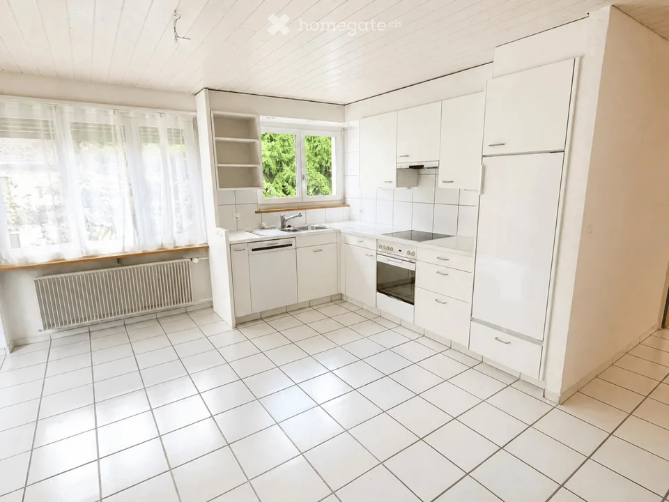Appartement 3.5 pièces avec espace de vie spacieux et parking à Biberist – photo 3 sur 6