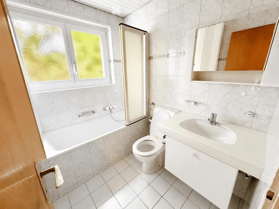 Appartement 3.5 pièces avec espace de vie spacieux et parking à Biberist – photo 4 sur 6