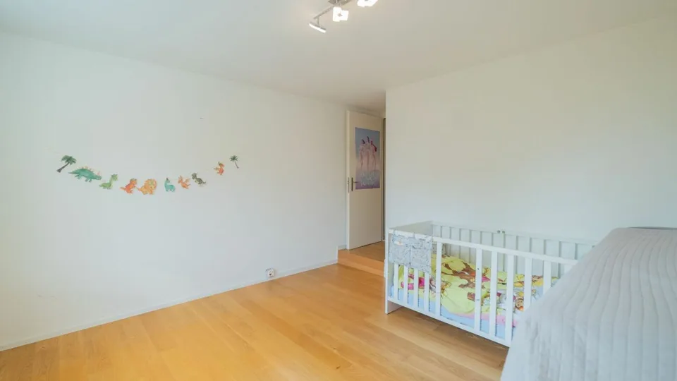 Freistehendes Einfamilienhaus mit Umschwung – Foto 20 von 30