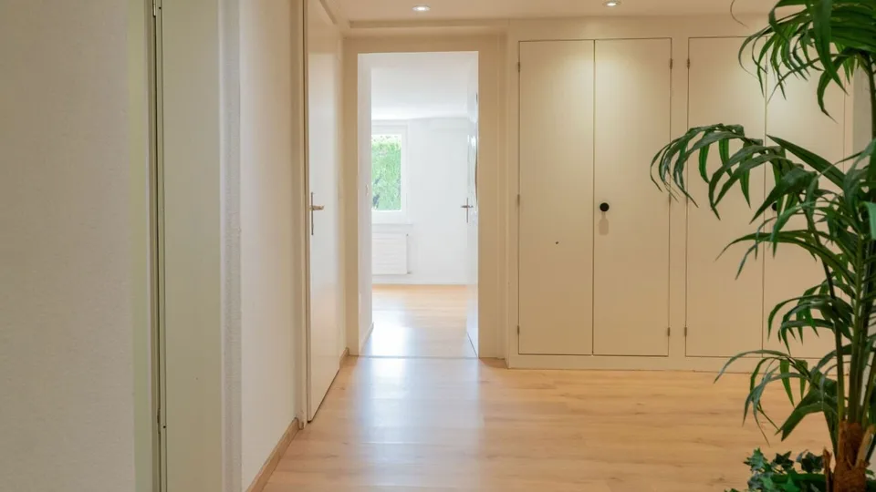 Freistehendes Einfamilienhaus mit Umschwung – Foto 12 von 30