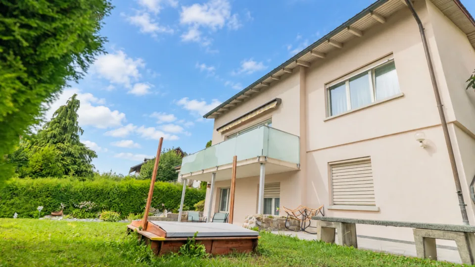 Freistehendes Einfamilienhaus mit Umschwung – Foto 2 von 30
