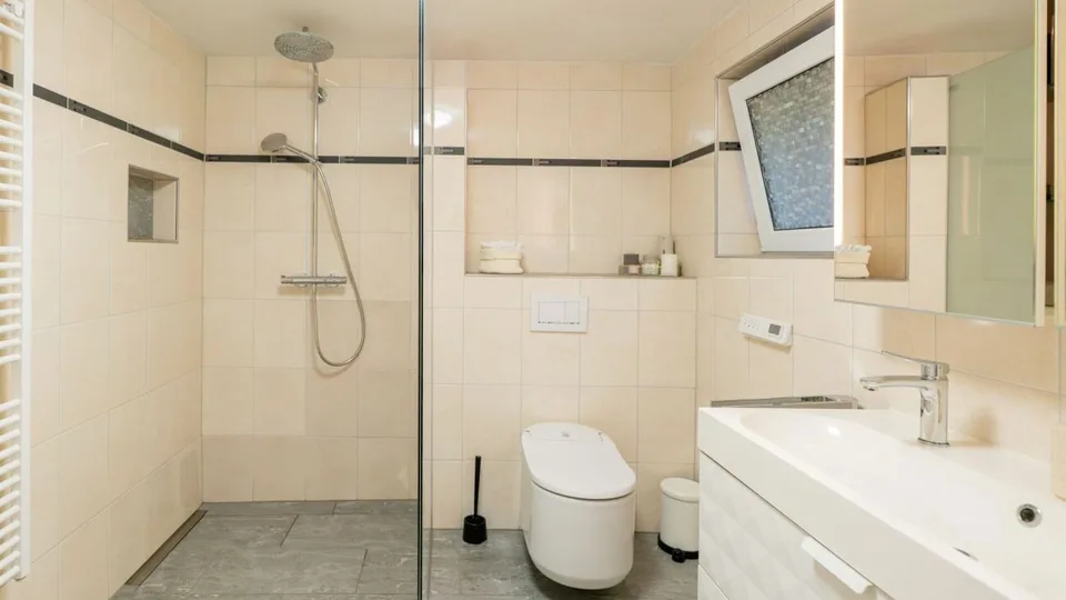 Freistehendes Einfamilienhaus mit Umschwung – Foto 21 von 30