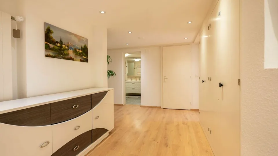 Freistehendes Einfamilienhaus mit Umschwung – Foto 18 von 30