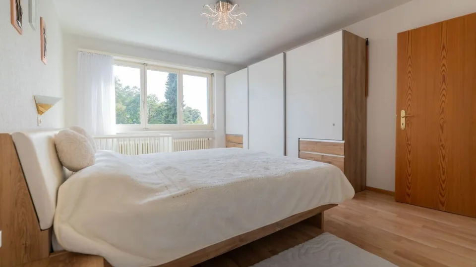 Freistehendes Einfamilienhaus mit Umschwung – Foto 8 von 30