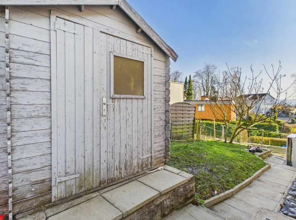 Freistehendes Einfamilienhaus mit Umschwung – Foto 25 von 30