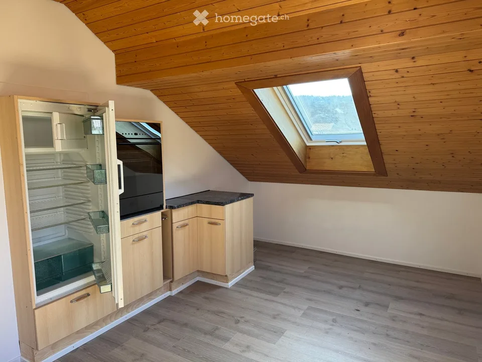 Frisch renovierte Dachwohnung – Foto 2 von 9