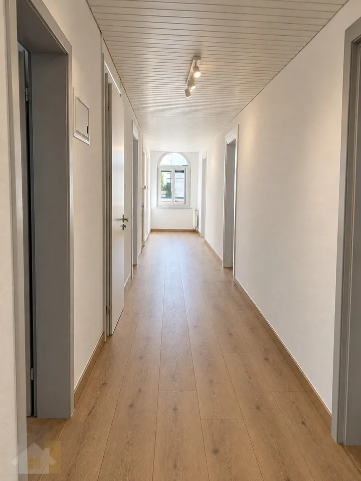 Frisch renovierte 4.5 Zimmer Wohnung nähe Bahnhof – Foto 3 von 10