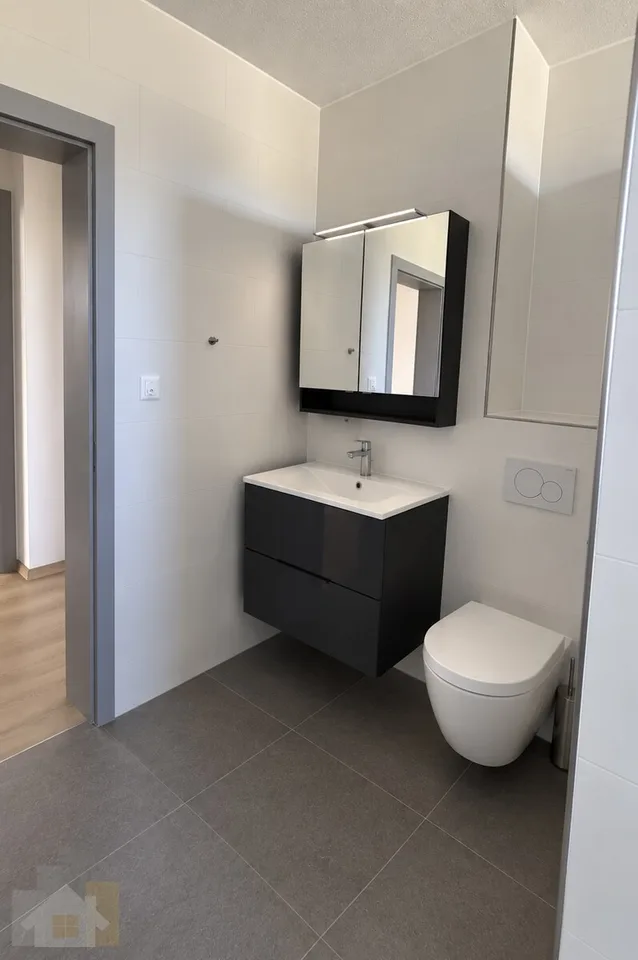 Frisch renovierte 4.5 Zimmer Wohnung nähe Bahnhof – Foto 8 von 10