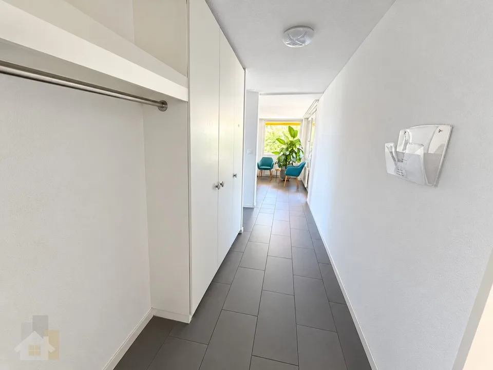 Schöne, helle 5,5 Zimmer Wohnung – Foto 2 von 13