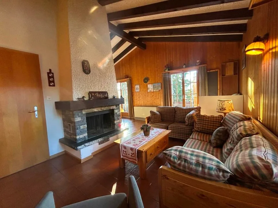 Chalet en madriers à Arbaz avec vue imprenable – photo 3 sur 13