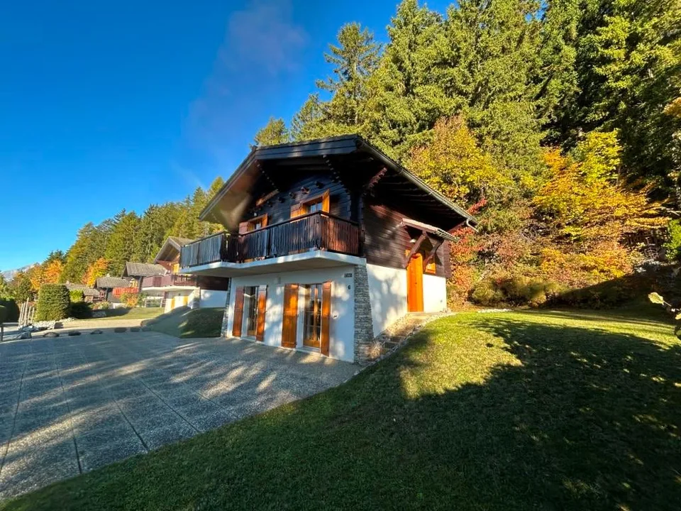 Chalet en madriers à Arbaz avec vue imprenable – photo 11 sur 13