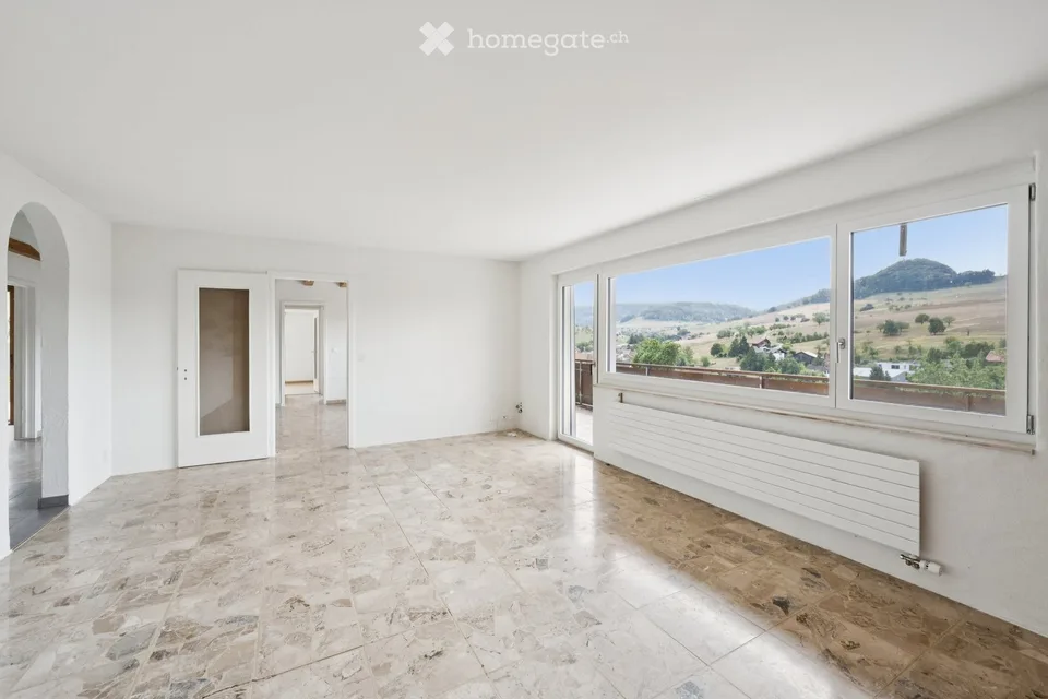 Emplacement panoramique avec grand potentiel, deux appartements et grande terrasse – photo 2 sur 9