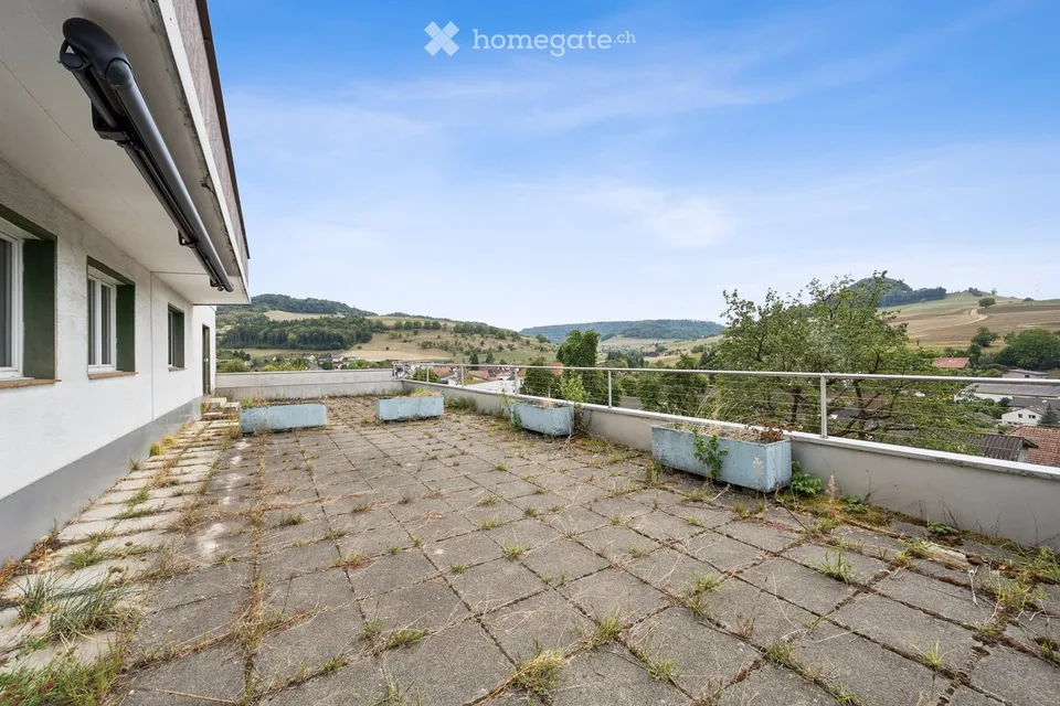 Emplacement panoramique avec grand potentiel, deux appartements et grande terrasse – photo 4 sur 9