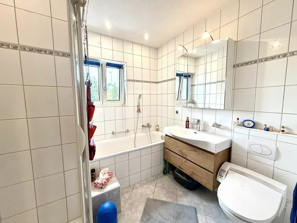 Attraktives Einfamilienhaus mit gepflegtem Garten in Dintikon! – Foto 8 von 12