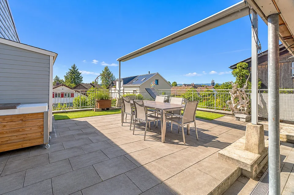 Familienhaus mit Sonnenterrasse und Garten – Foto 10 von 19