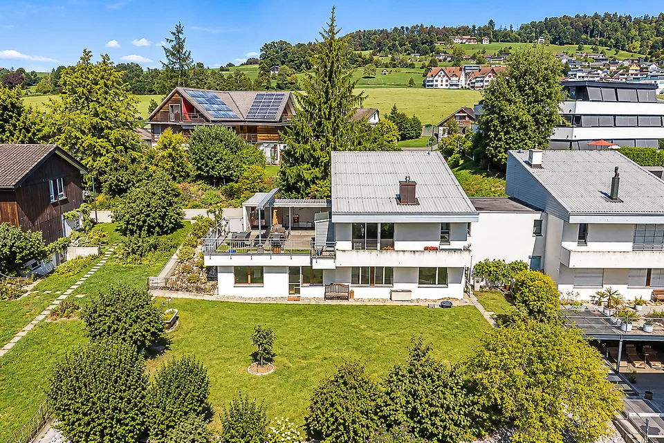 Familienhaus mit Sonnenterrasse und Garten – Foto 2 von 19