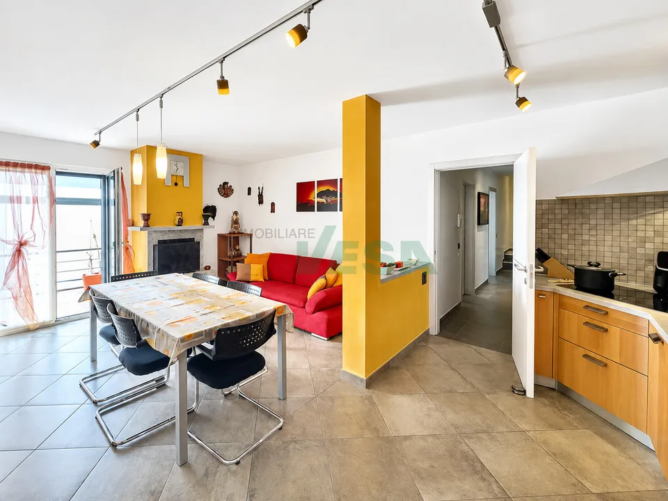 Moderna e luminosa villa mono-bifamiliare con splendida vista aperta – Foto 8 von 13