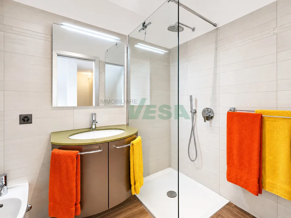 Moderna e luminosa villa mono-bifamiliare con splendida vista aperta – Foto 9 von 13