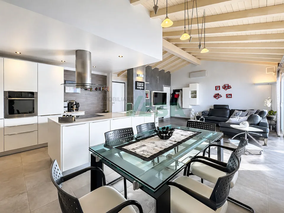 Moderna e luminosa villa mono-bifamiliare con splendida vista aperta – Foto 3 von 13