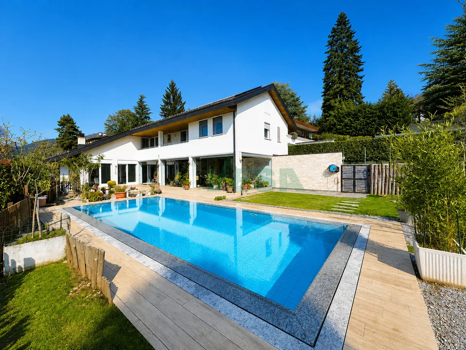 Spaziosa villa con piscina, grande giardino e appartamento monolocale – Foto 2 von 13