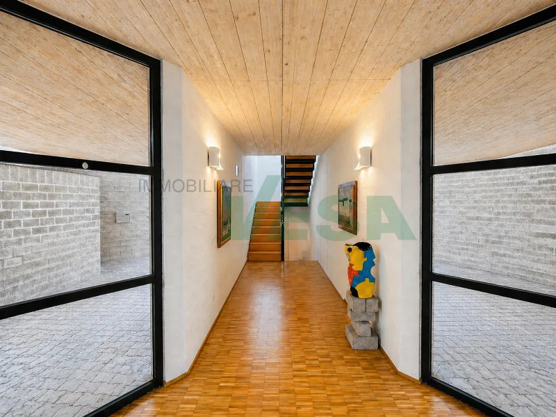 Iconica villa "Casa Rotonda" firmata Mario Botta con bel giardino – Foto 9 von 13
