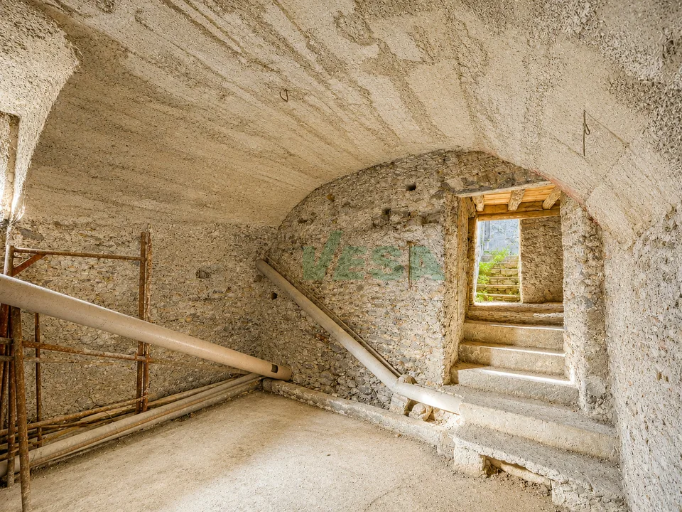 Splendida proprietà con antico palazzo, casetta rustica e bel giardino – Foto 10 von 13