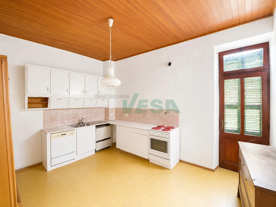 Splendida proprietà con antico palazzo, casetta rustica e bel giardino – Foto 13 von 13