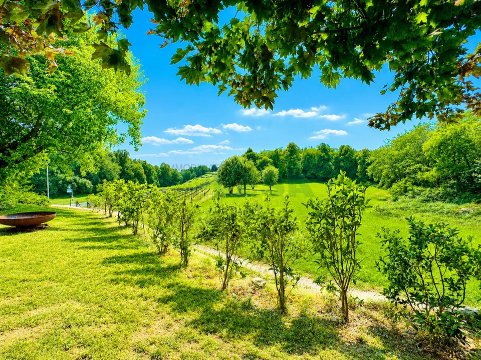 Elegante e spaziosa villa con appartamento bilocale e grande giardino – Foto 13 von 13