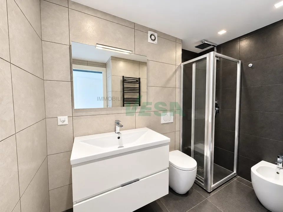 Moderno e luminoso appartamento 2 locali con splendida vista lago – foto 7 di 11