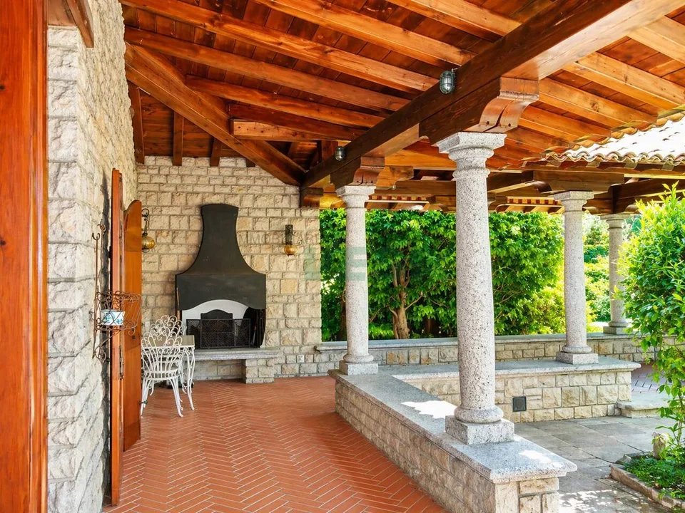 Lussuosa e importante villa signorile nel verde in zona comoda – photo 4 sur 11