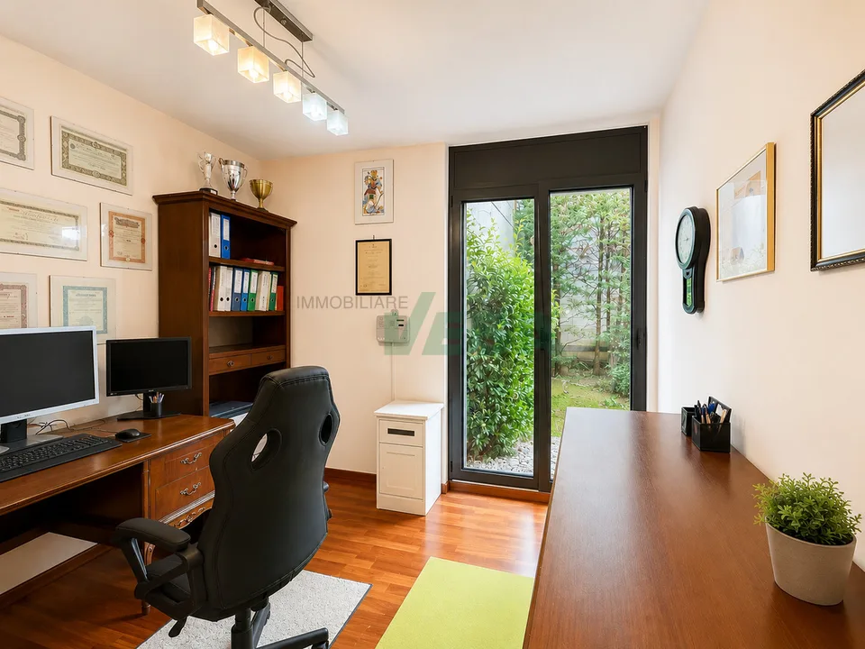 Bel appartamento 6,5 locali con giardino in tranquilla zona collinare – Foto 13 von 13