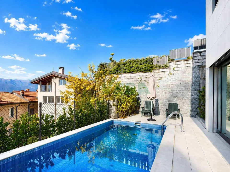 Moderna villa nuova con spettacolare vista panoramica e piscina – Foto 3 von 13