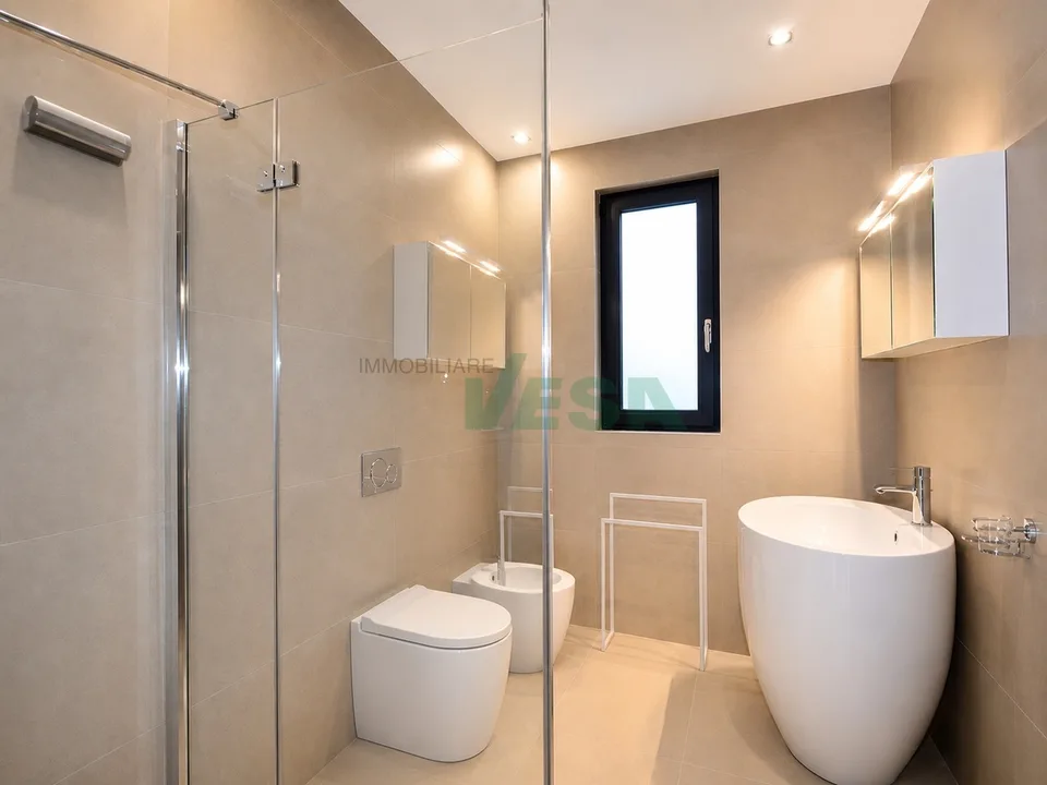 Moderna villa nuova con spettacolare vista panoramica e piscina – Foto 12 von 13