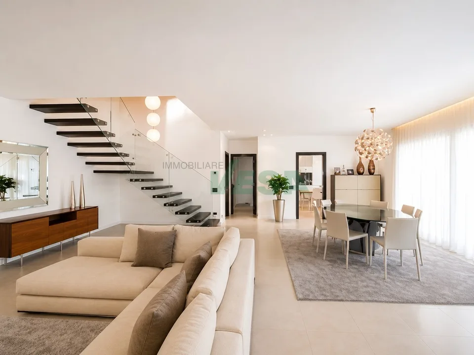 Moderna villa nuova con spettacolare vista panoramica e piscina – Foto 11 von 13