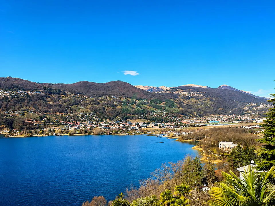 Splendido attico di 4,5 locali con spettacolare vista lago – photo 5 sur 11