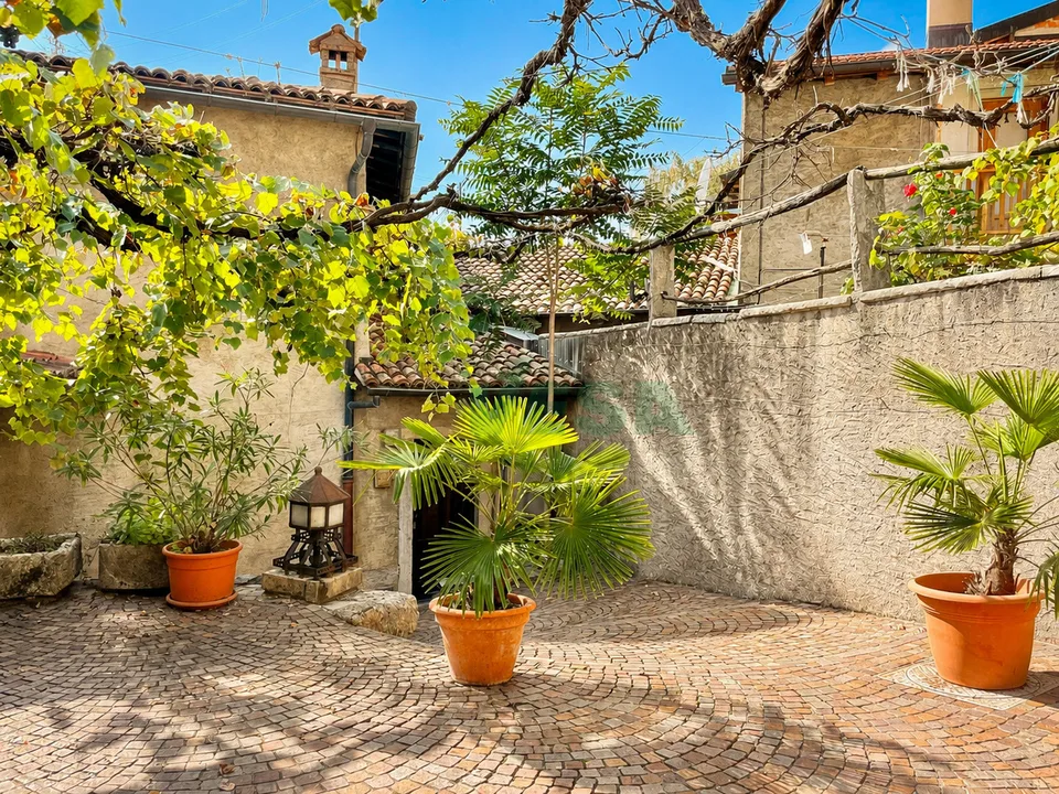 Affascinante ampia casa di nucleo con un grande e splendido giardino – Foto 5 von 13