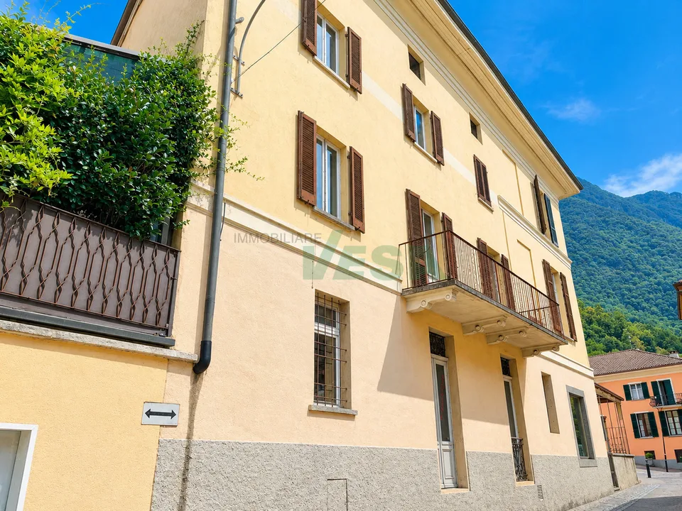 Affascinante casa tradizionale ticinese nel nucleo con vista lago – photo 8 sur 13